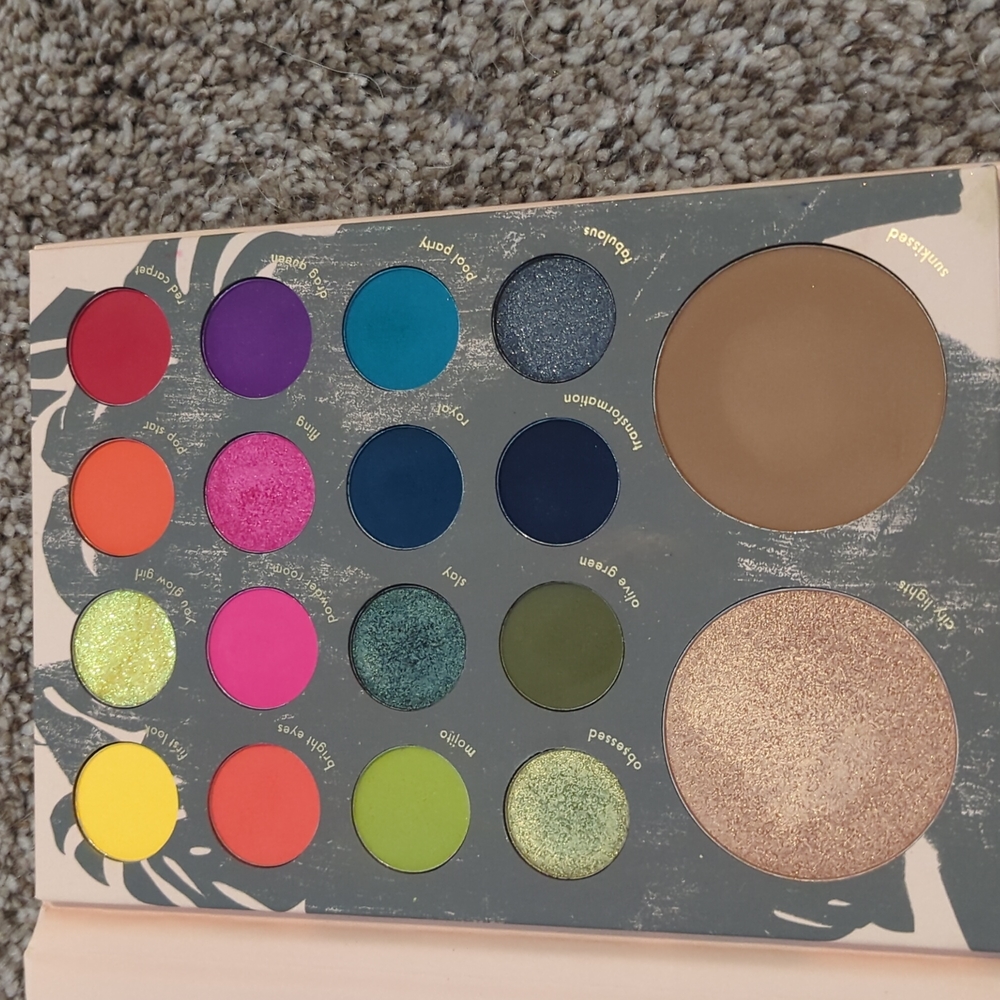 Kara Beauty, Make a Statement palette